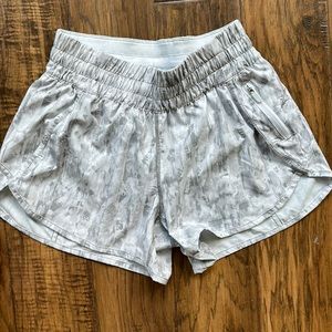 Lululemon - Size 6 - shorts - EUC
